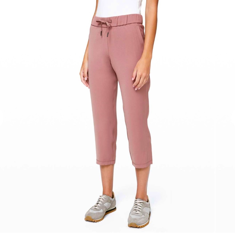Lululemon On The Fly Crop Woven Red Dust 23”